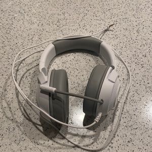 White razor cracking over ear headphones with 3.5 mm heads on jack